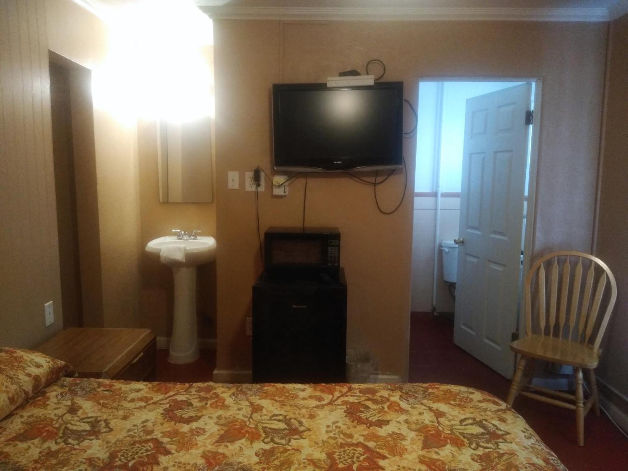 The Charin Inn Clearfield Room photo